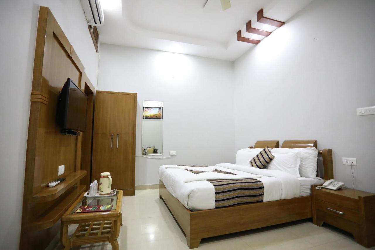 Hotel Krishna Ji Haridwār Buitenkant foto