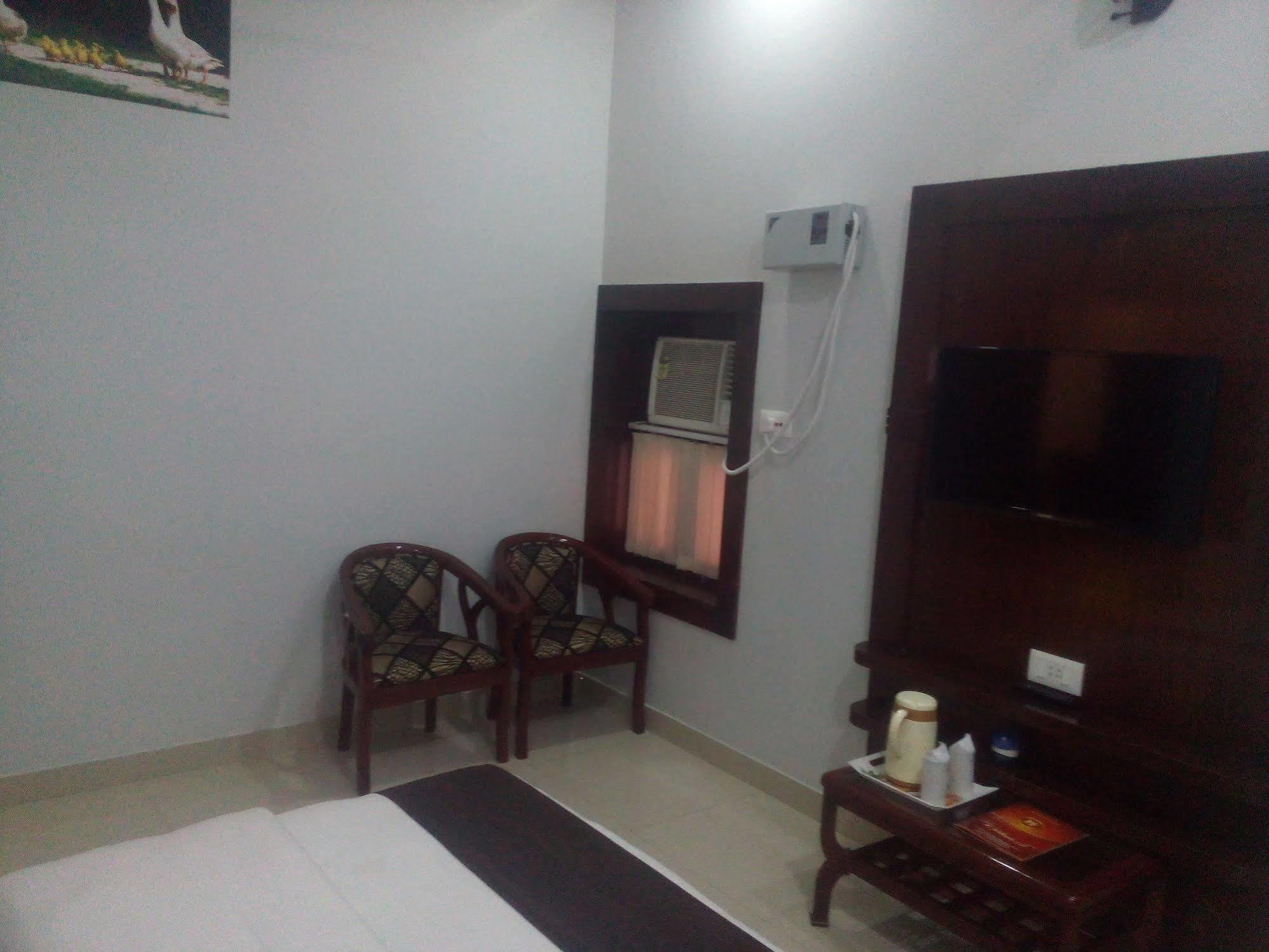 Hotel Krishna Ji Haridwār Buitenkant foto