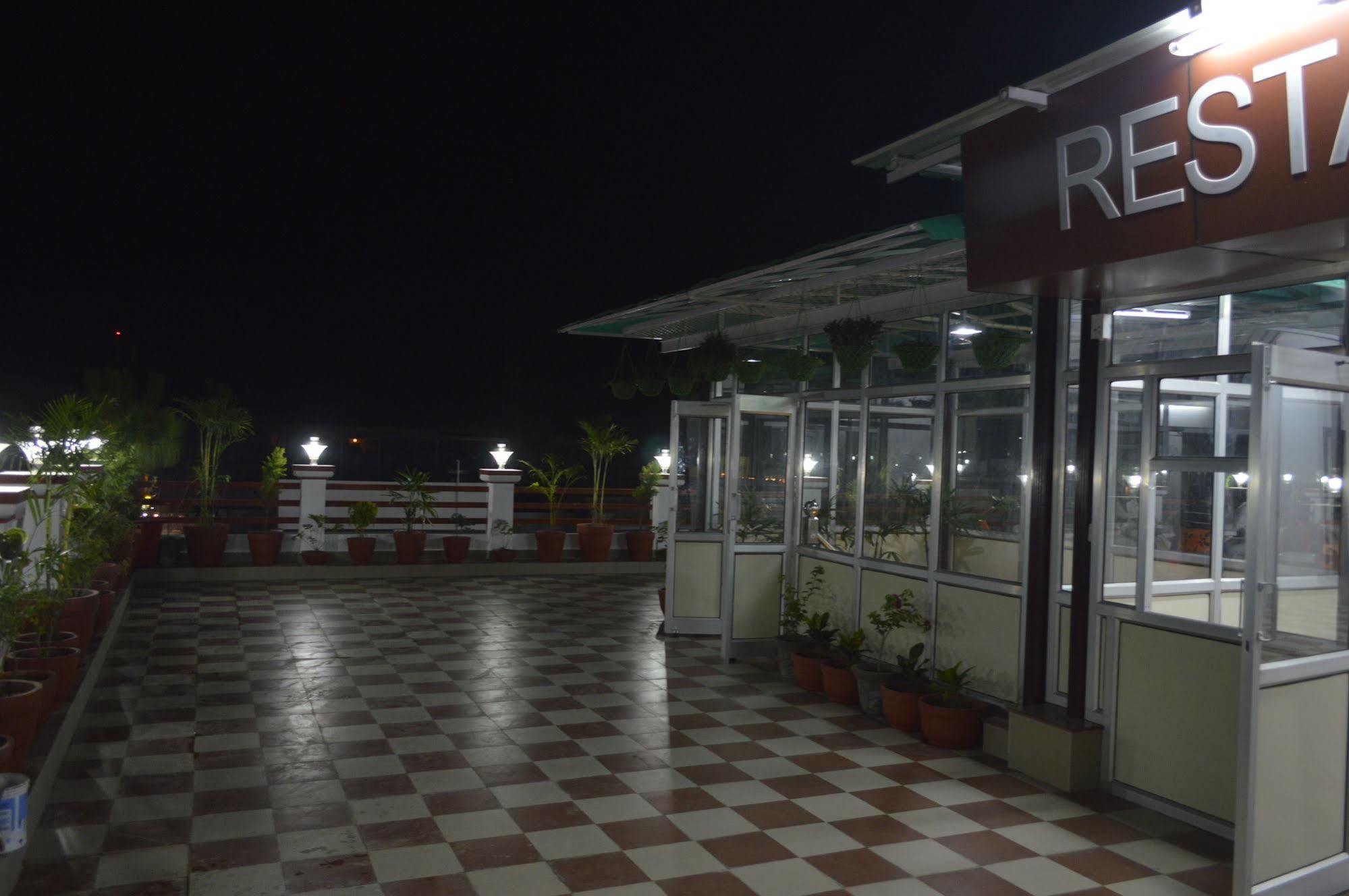 Hotel Krishna Ji Haridwār Buitenkant foto